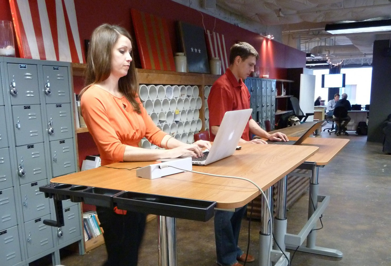 Sit & Stand Desks Beneficial and Trendy FIRGELLI
