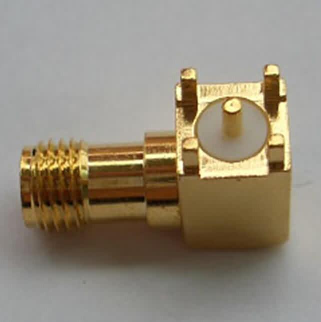 중앙 수컷 핀이있는 RP SMA 커넥터 - 직각 PCB 마운트 Product Image