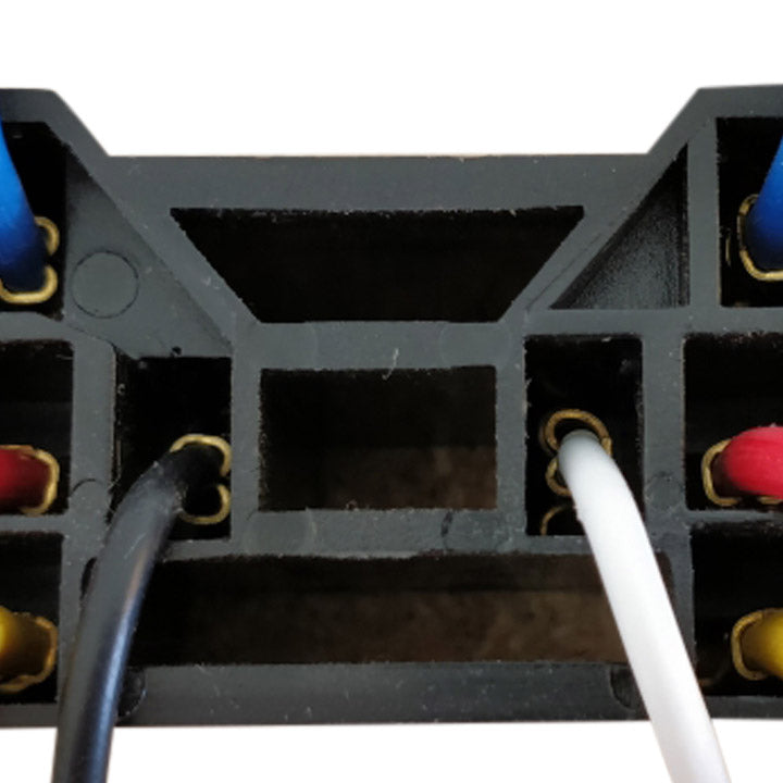 Tek kutuplu çift atış röleleri için 12 volt çift soket ve kablo demeti (SPDT) Product Image